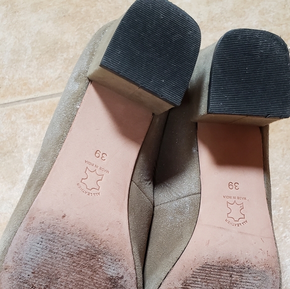 Jasper & Jeera Metallic Suede Pumps - Picture 5 of 5